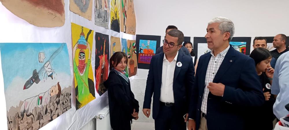 Kağızman’da ‘Filistin’ temalı resim sergisi açıldı