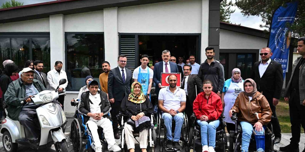 Erzurum Valisi Mustafa Çiftçi engelli vatandaşlarla bir araya geldi