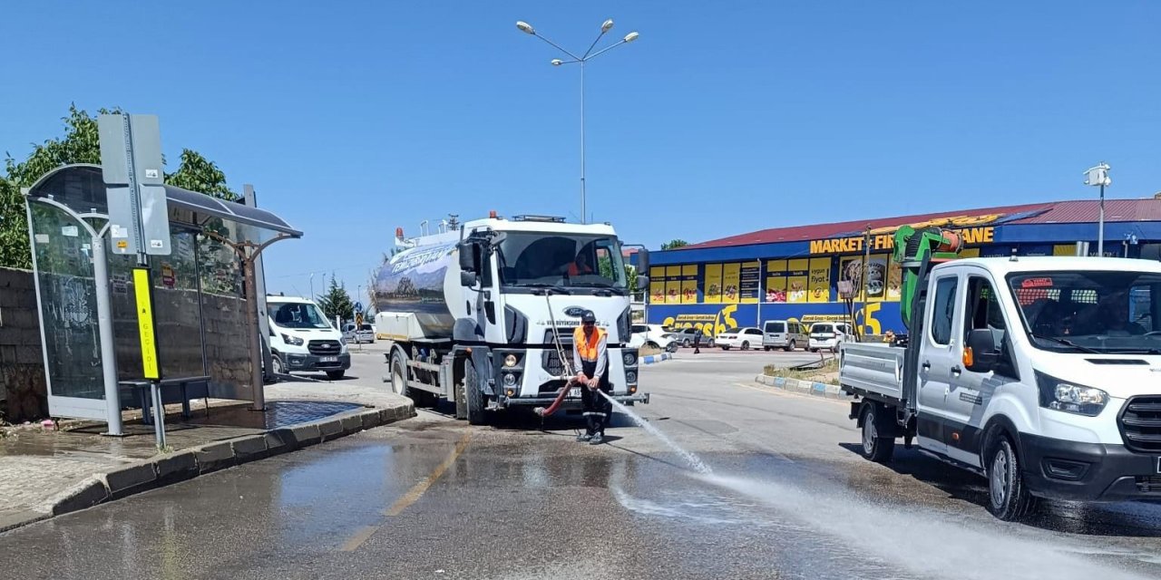 Van Büyükşehir Belediyesinden bayram temizliği çalışması