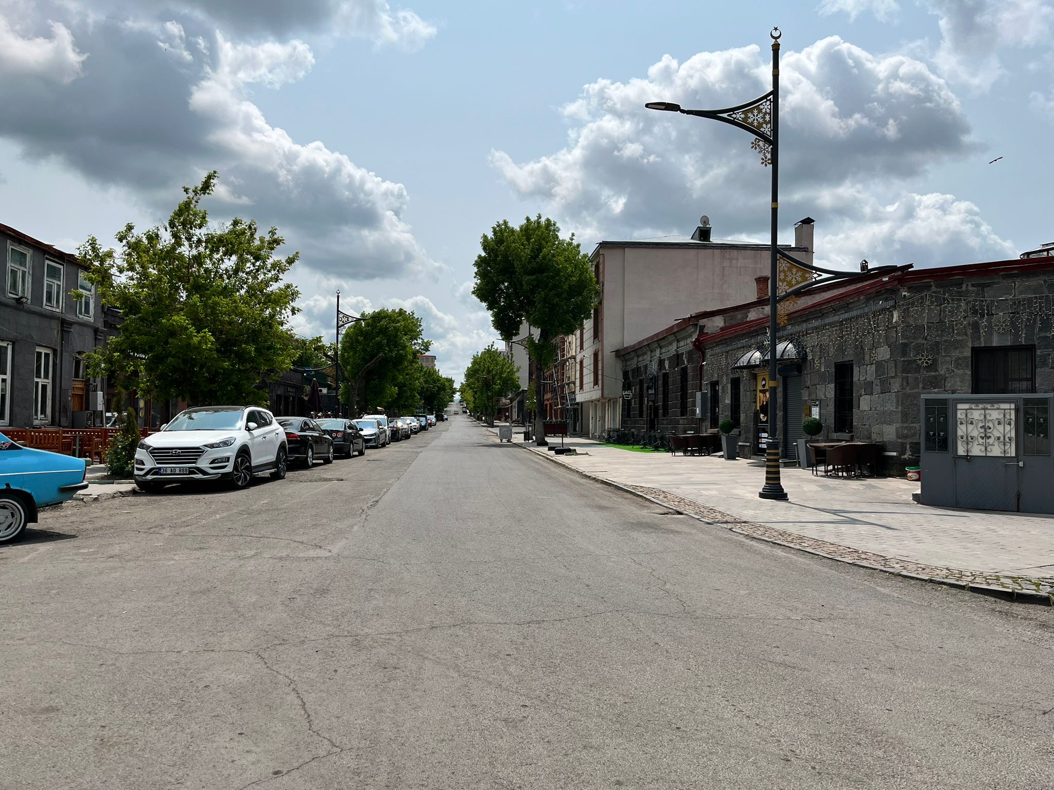 Kars’ta Bayram Sessizliği: Caddeler Boş Kaldı