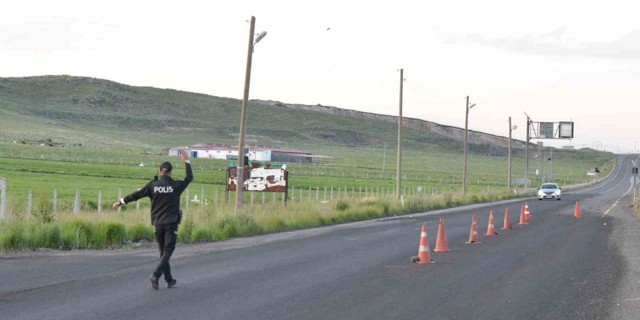 Kars’ta asayiş ve trafik uygulamaları sıklaştırıldı