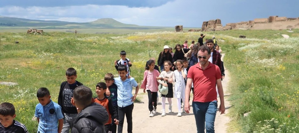 Ani Ören Yeri Bayramda Ziyaretçi Akınına Uğradı