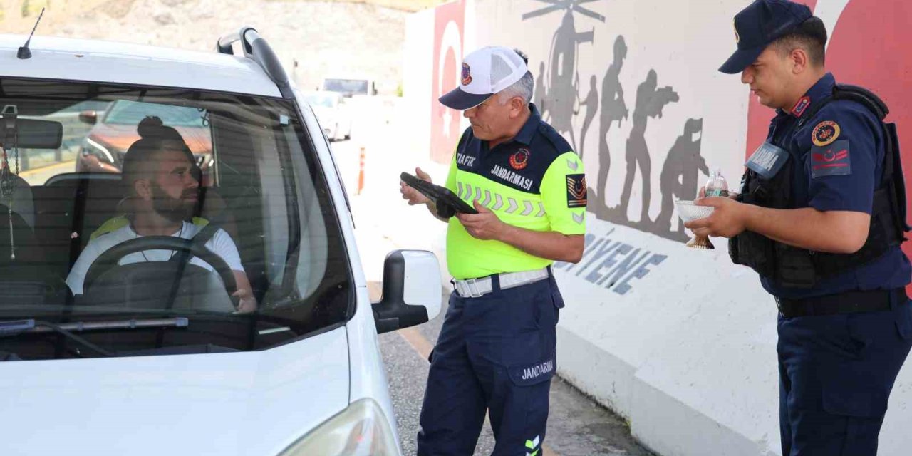 Elazığ’da jandarma ekiplerinin bayram denetimi sürüyor