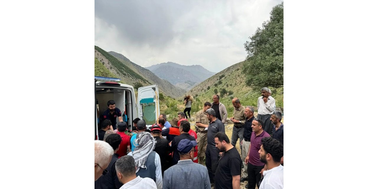 Hakkari’de dağdan düşen yaralı şahıs kurtarıldı