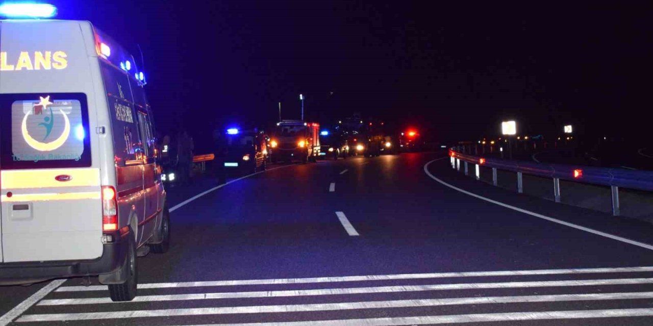 Malatya’da kontrolden çıkan minibüs yan yattı: 4 yaralı