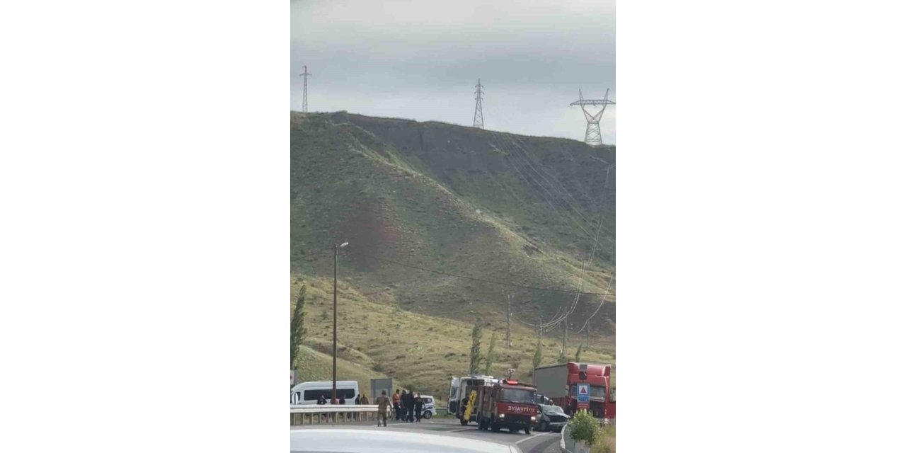 Kars’ta tır ile otomobil çarpıştı: 1 ölü, 2 yaralı