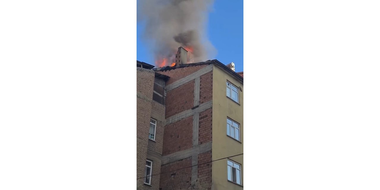 Elazığ’da çatı yangını, paniğe neden oldu