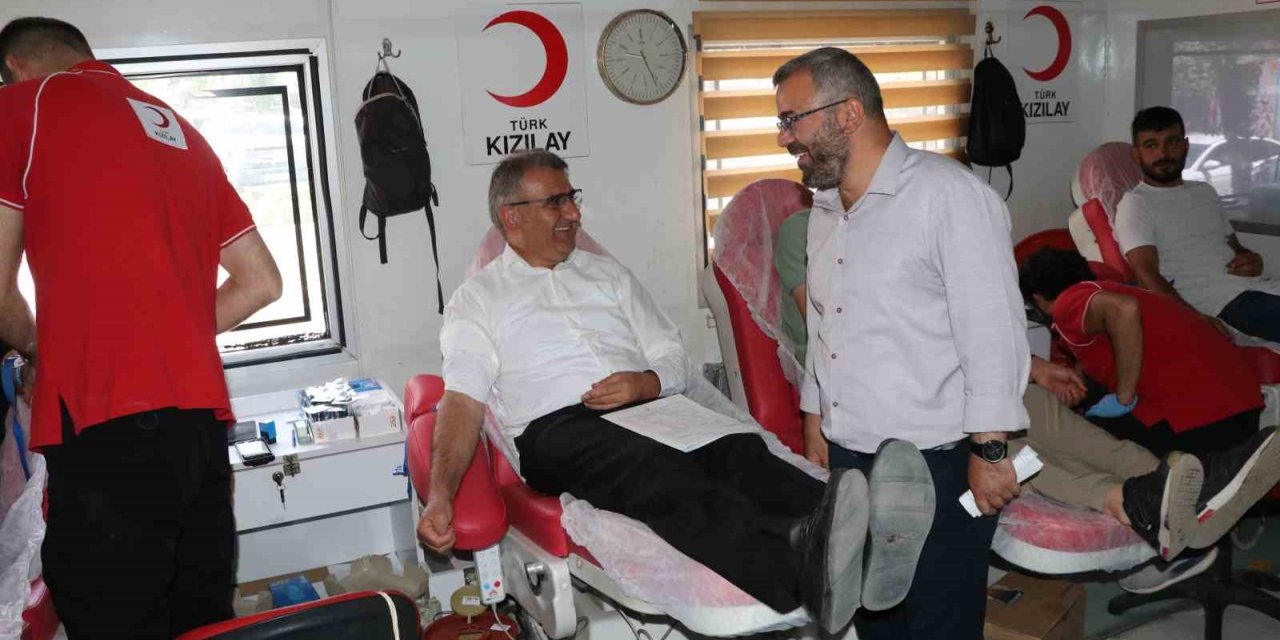 Hakkâri eğitim camiası, kan bağışı ile umut oldu