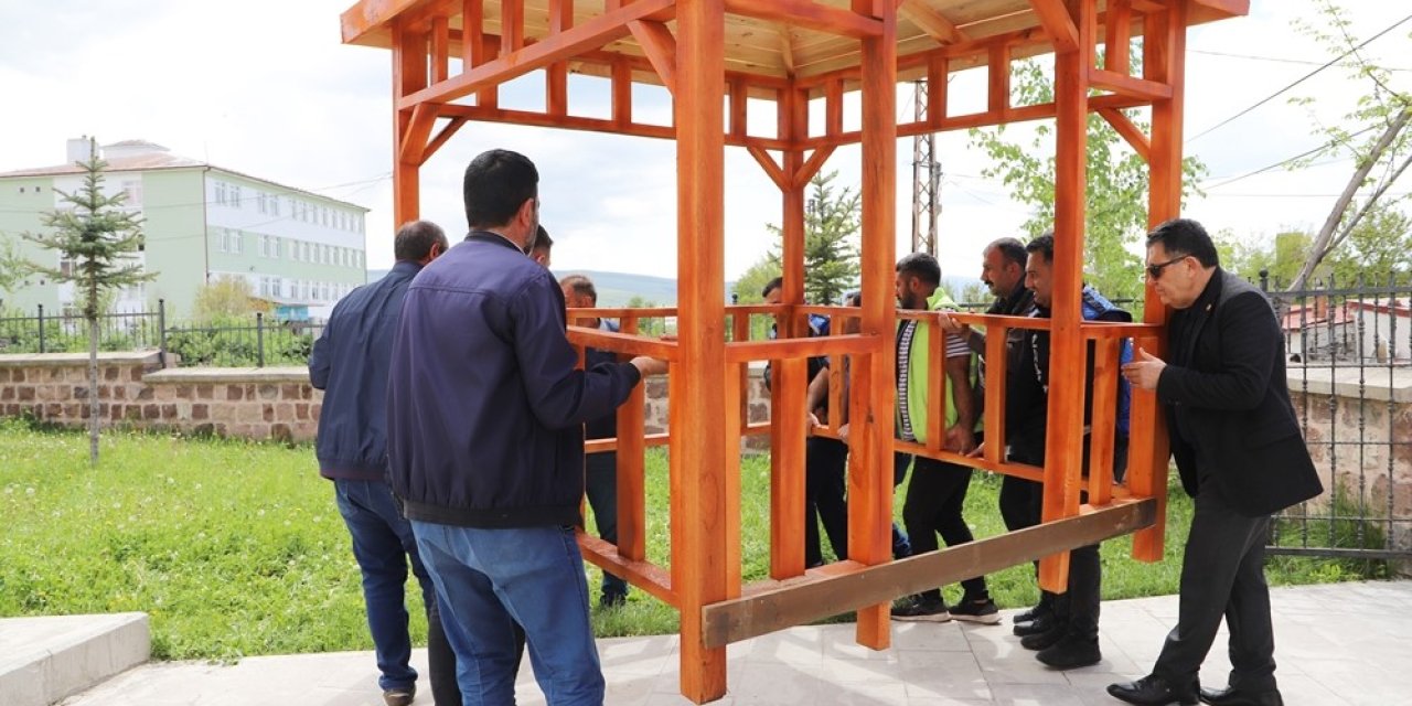 Camiye Belediye tarafından kamelya kondu