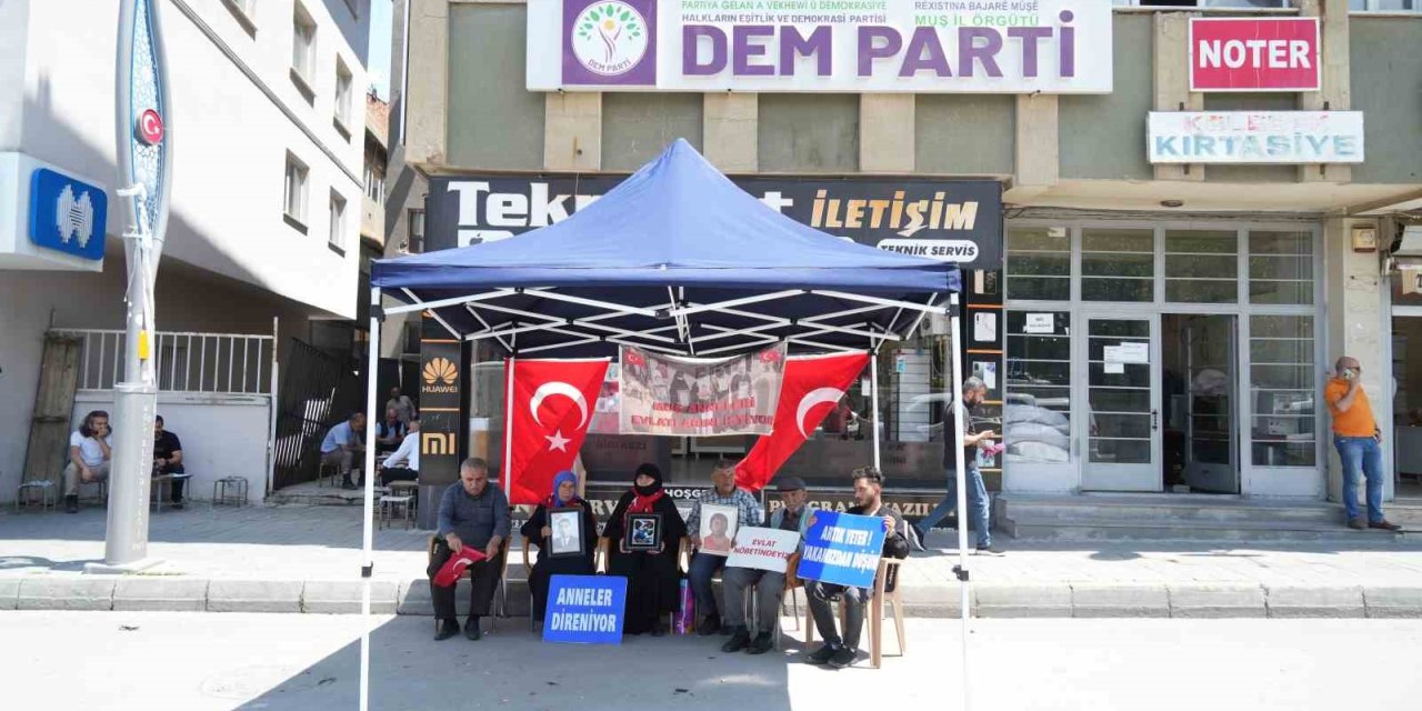 Muş’ta evlat nöbeti sürüyor: Aileler barış sürecinden umutlu