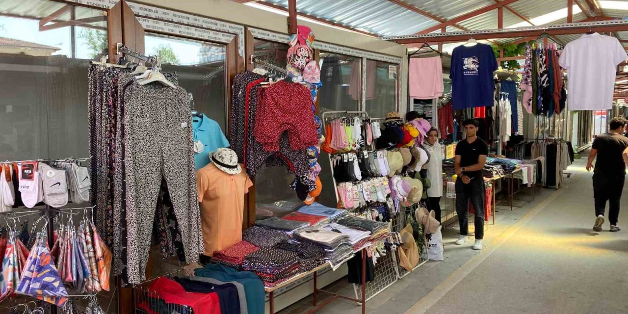 Kanalboyu esnaf çarşısı AVM’leri aratmıyor