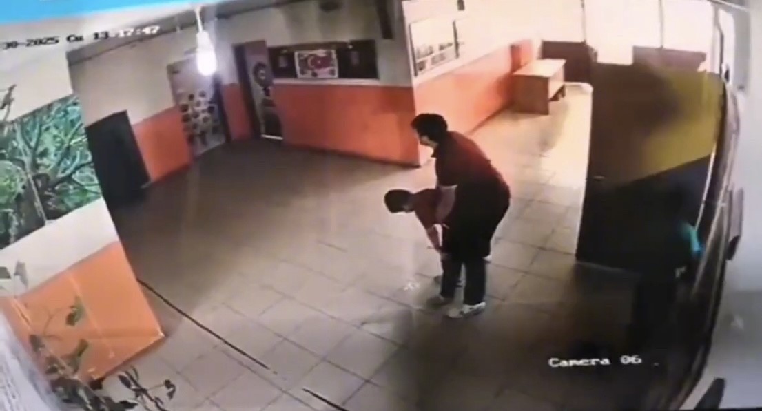 Saniyelerle yarıştı, öğrencisinin hayatını kurtardı