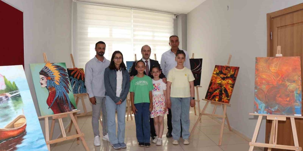 Farklı tekniklerle duygularını tuale yansıttılar