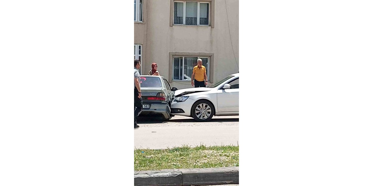 Kalp krizi geçiren sürücü zincirleme kazaya neden oldu
