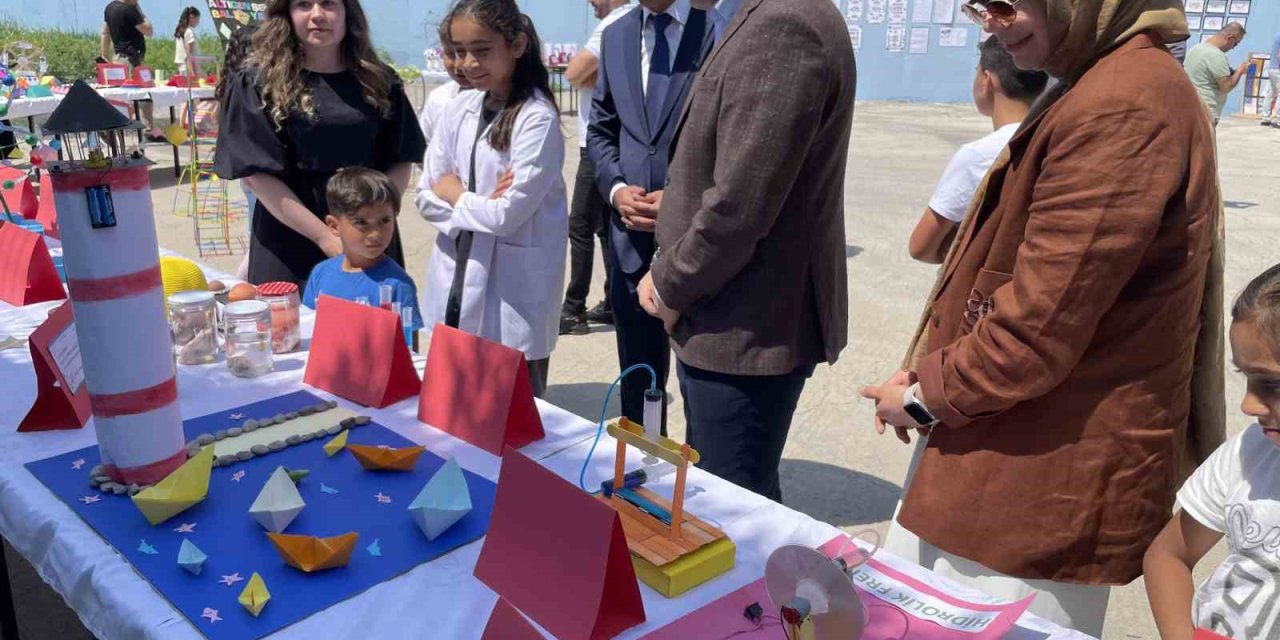 Malazgirt BİLSEM öğrencilerinden yılsonu sergisi