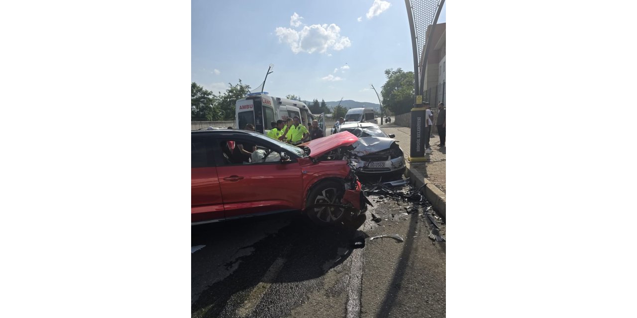 Bingöl’de trafik kazası: 3 yaralı