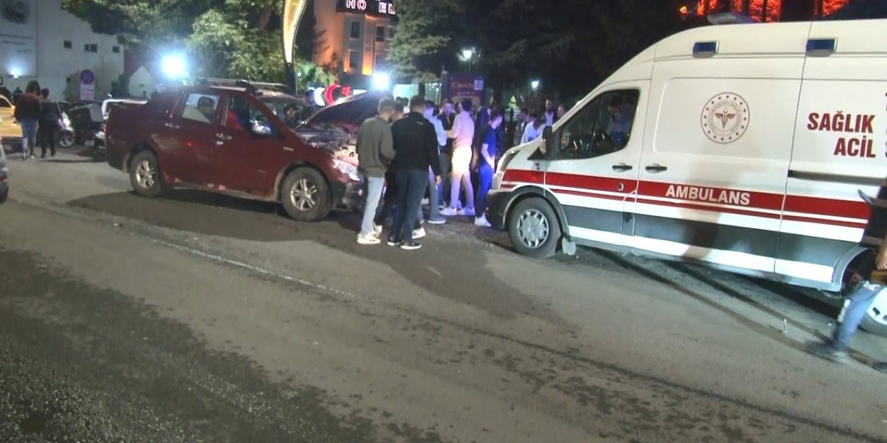 Kars’ta 4 araçlı zincirleme trafik kazası: 4 yaralı