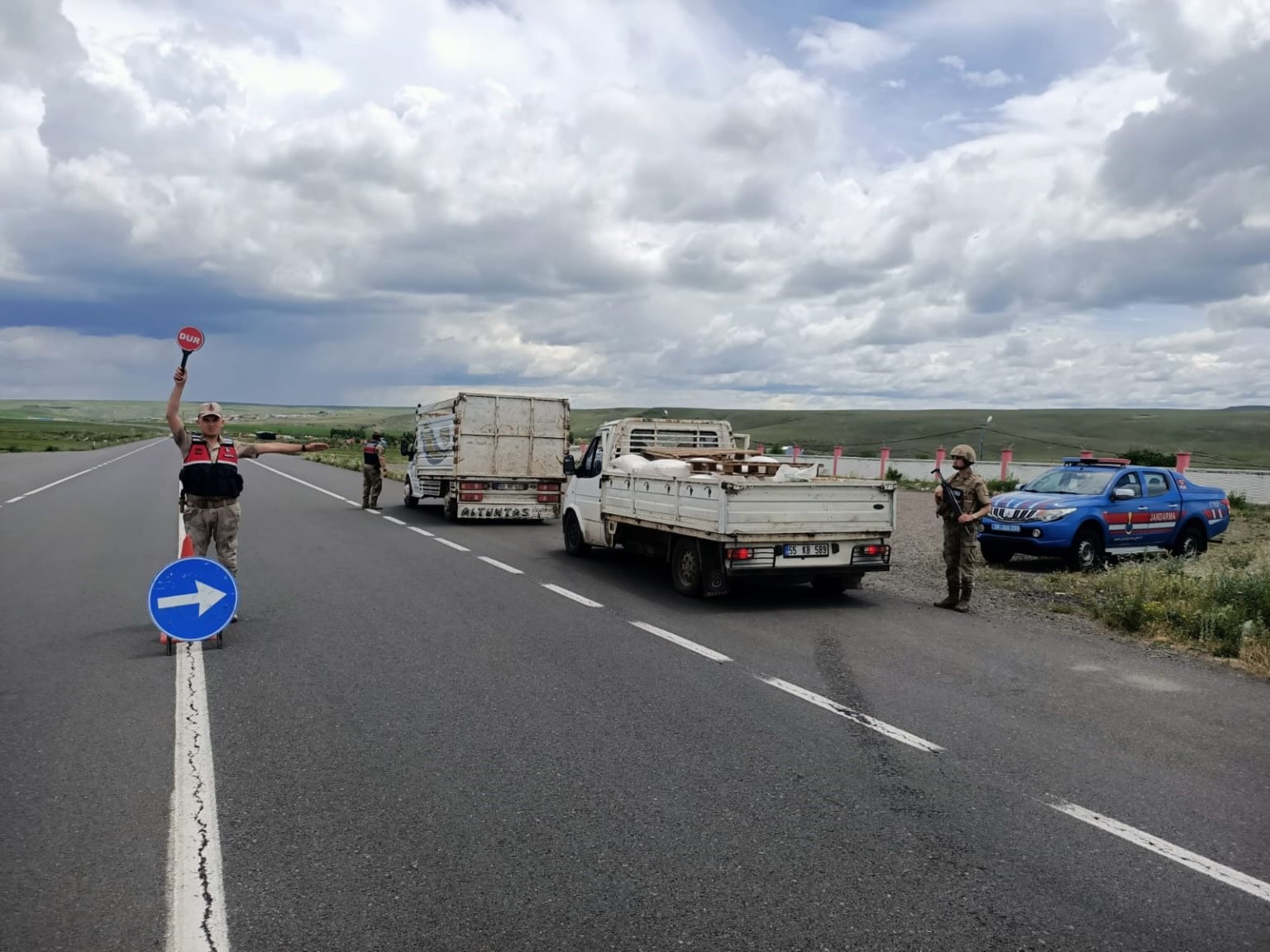 Kars'ta "Huzurlu Sokaklar Uygulaması" Gerçekleştirildi: 23 Şahıs Yakalandı