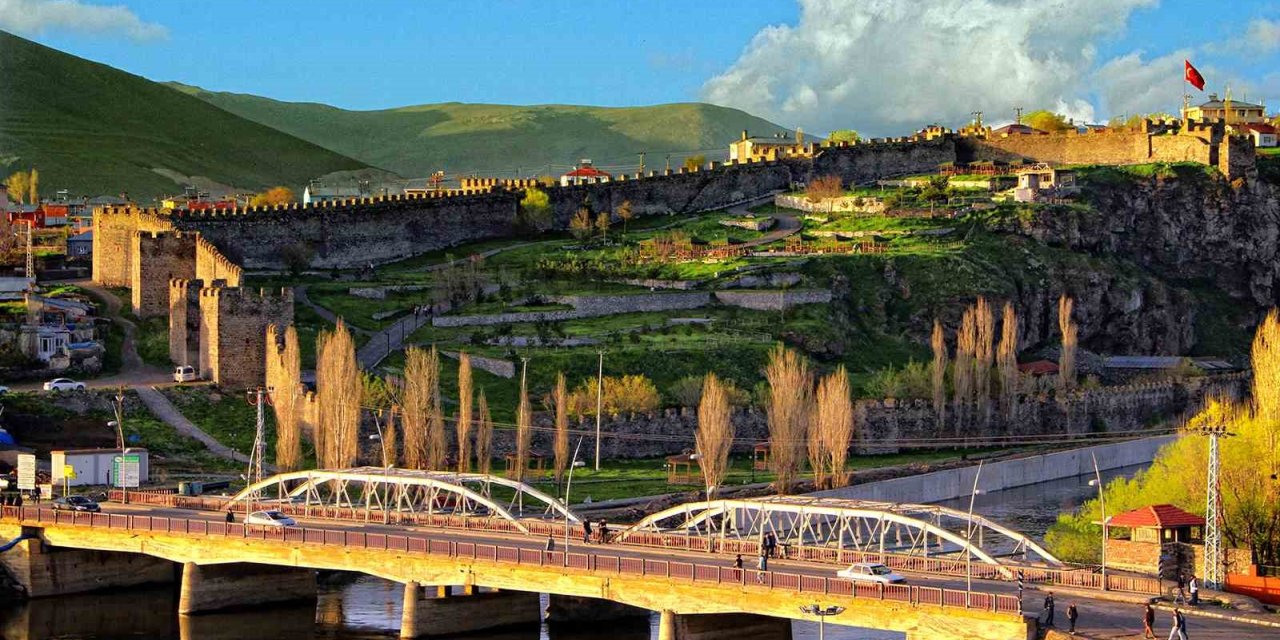 Ardahan Kalesi turizme kazandırılıyor