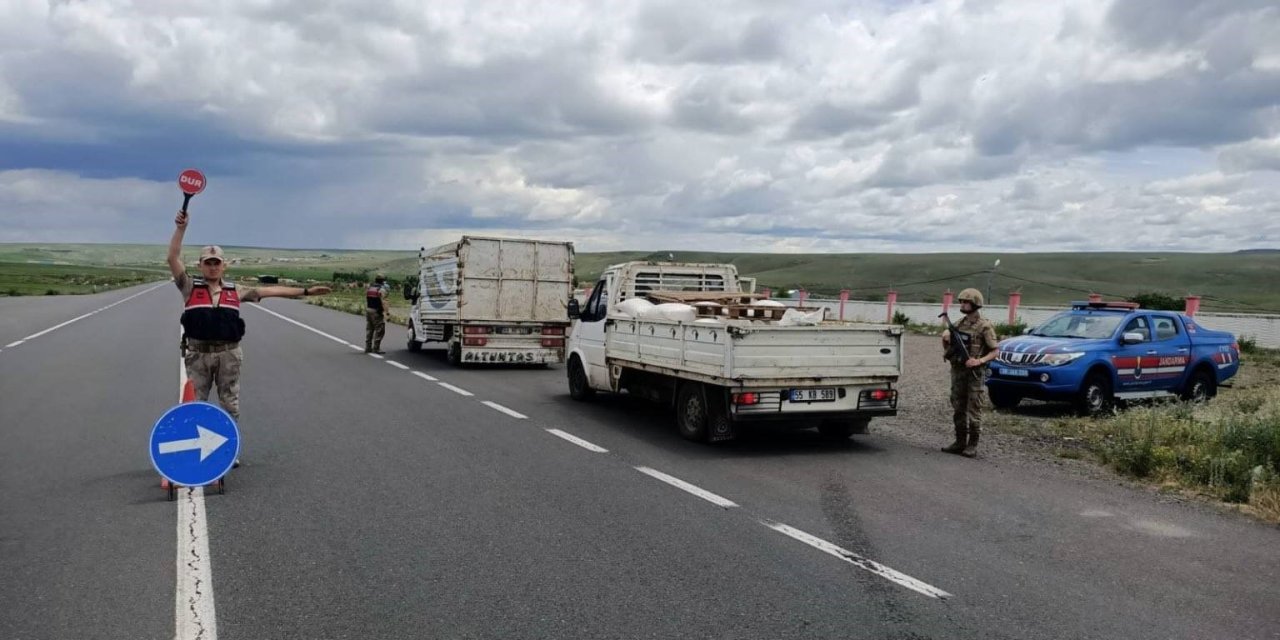 Kars’ta jandarmadan huzurlu sokaklar uygulaması