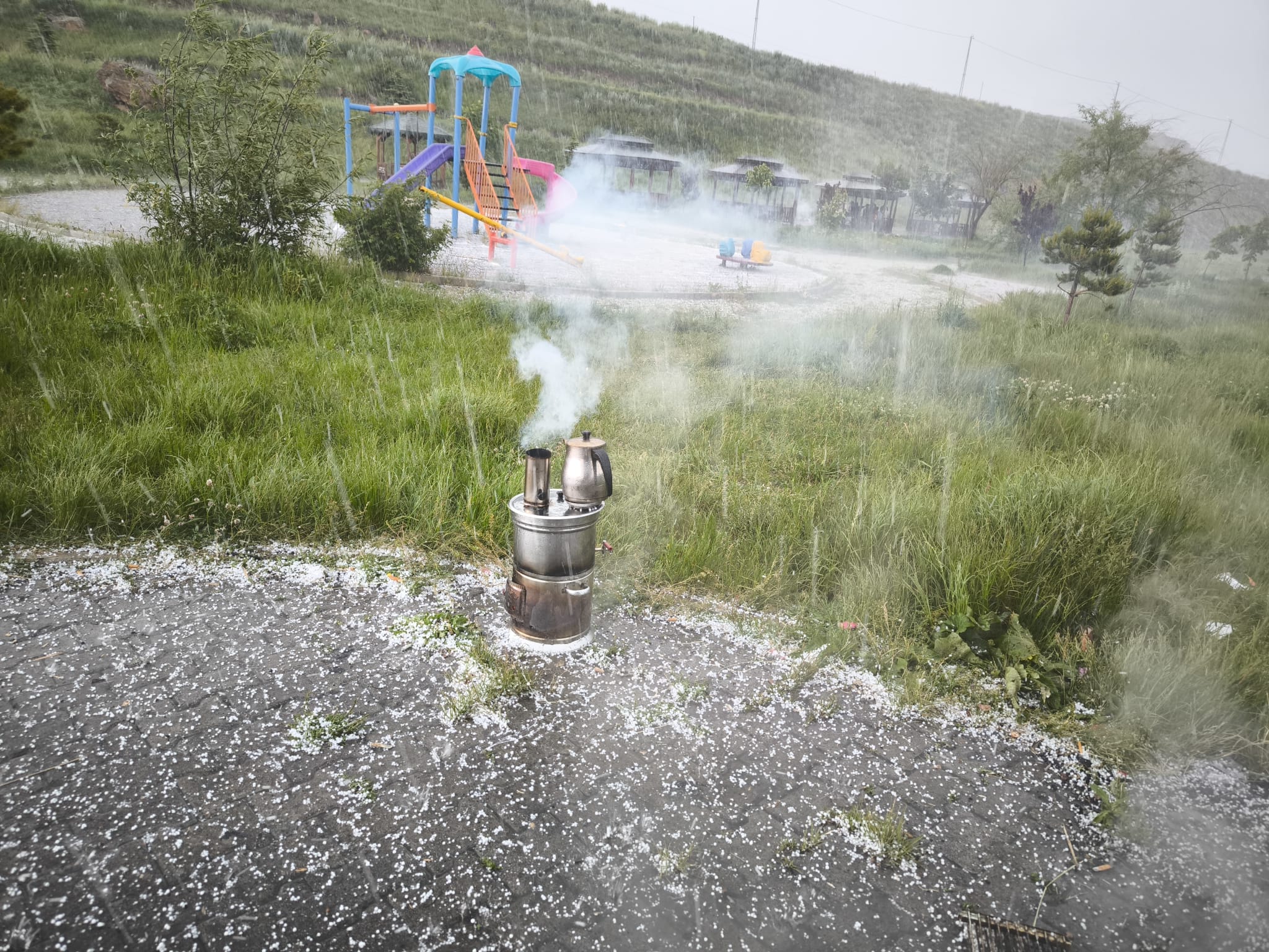 Susuz'da sağanak ve dolu etkili oldu