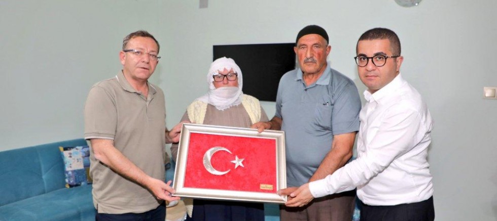 Kars Valisi Ziya Polat'tan Şehit Babasına 'Babalar Günü' Ziyareti