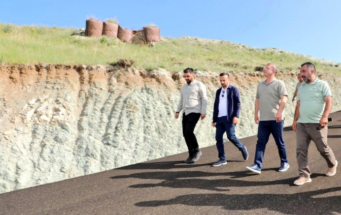 Vali Ziya Polat, Kağızman’daki Yol Çalışmalarını Yerinde İnceledi