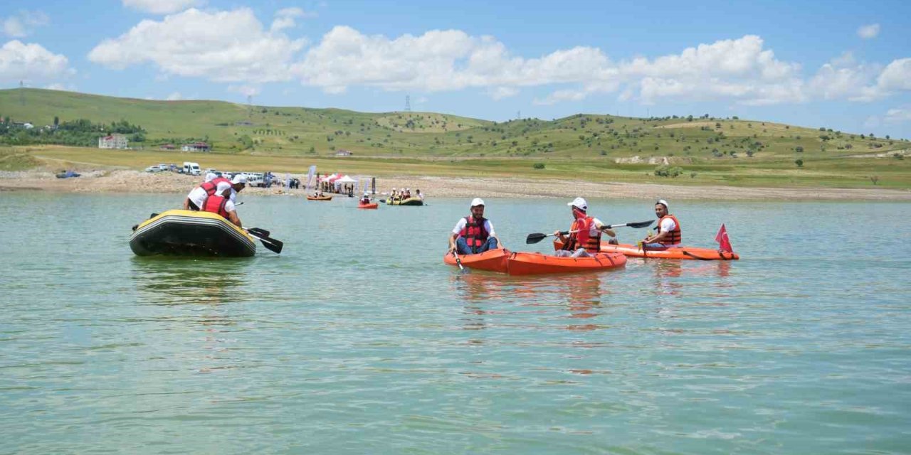 Muş’ta kano ve rafting heyecanı