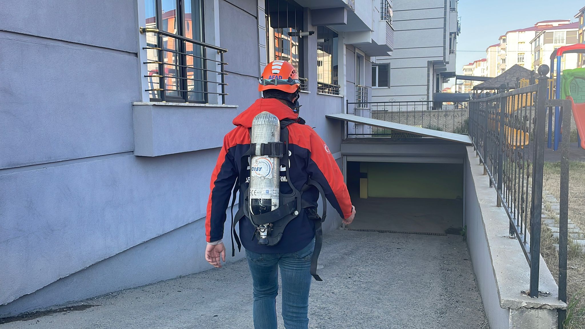 Kars’ta Apartmanın Bodrum Katında Patlama: Yangın ve Panik Yaşandı