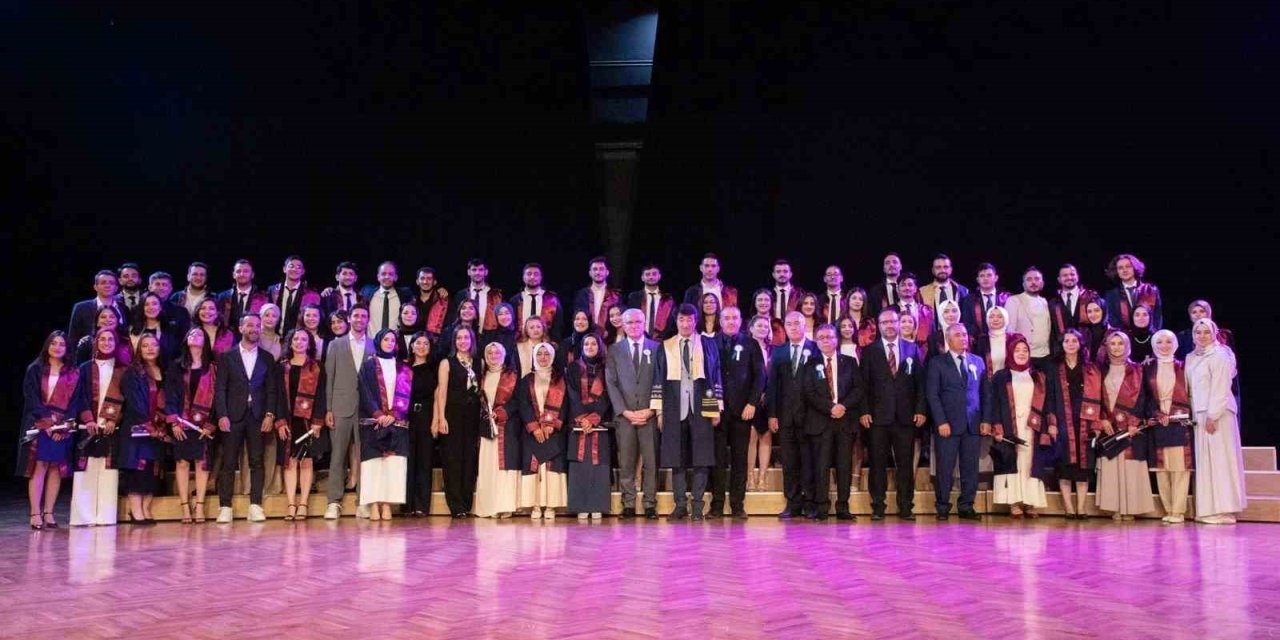 Diş Hekimliği Fakültesi mezuniyet töreni yapıldı