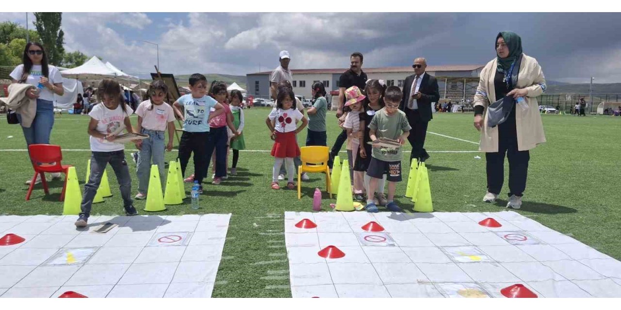 Diyadin’de çocuk şenliği renkli görüntülere sahne oldu
