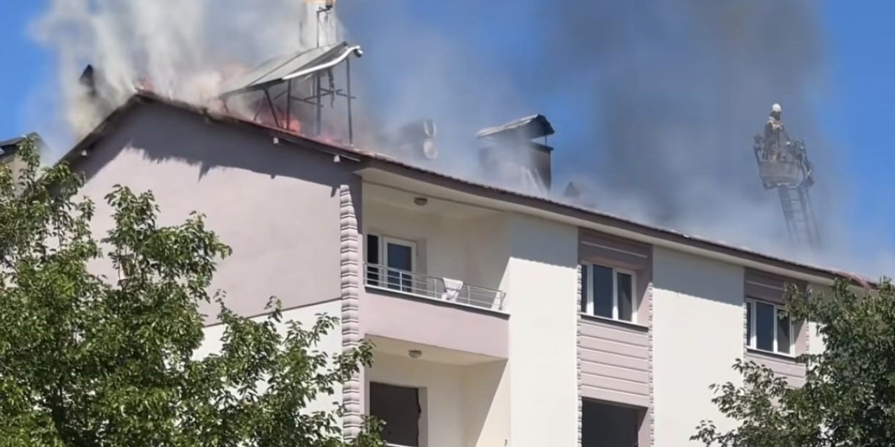 Tunceli’de bina çatısında çıkan yangın söndürüldü
