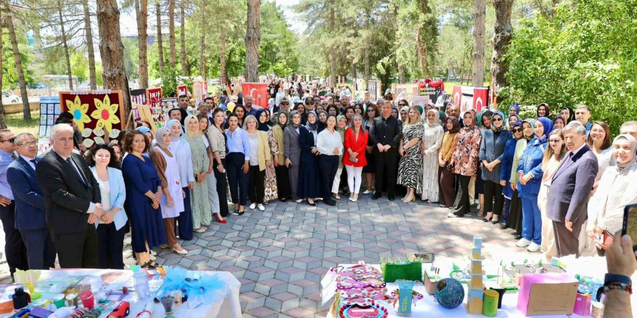 "Gelenekten Geleceğe" projesi yıl sonu sergisi düzenlendi