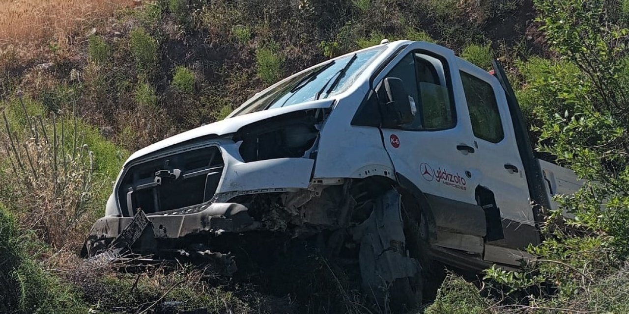 Malatya-Sivas yolunda kamyonet kontrolden çıktı: 2 yaralı