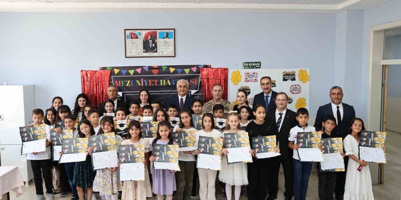 Muş’ta 104 bin öğrenci karne heyecanı yaşadı