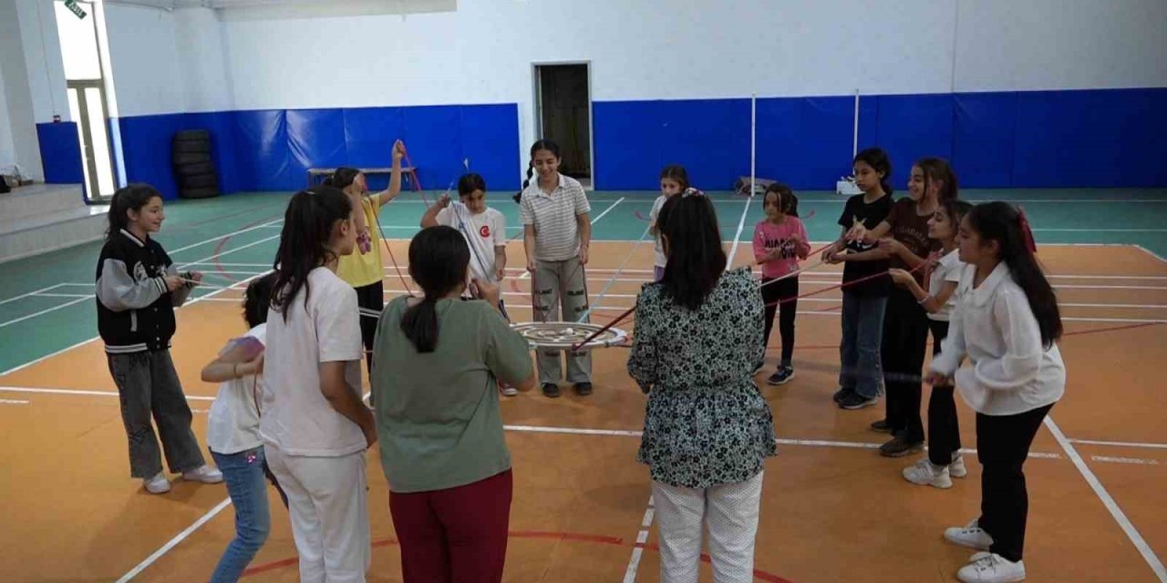 Yeşilyurt’taki çocuk şenliği yoğun ilgi gördü