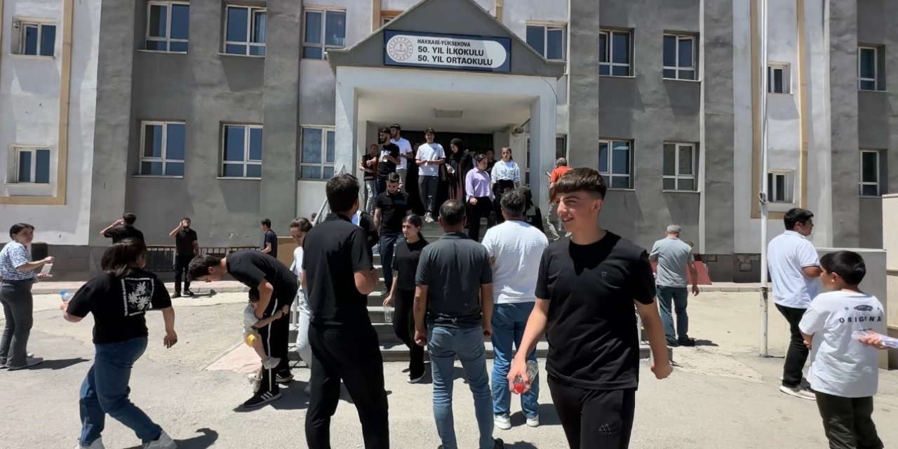 Yüksekova’da YKS sınavın birinci oturumu sona erdi