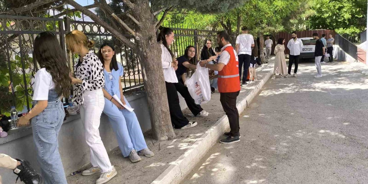 Kızılay’dan YKS adaylarına moral desteği