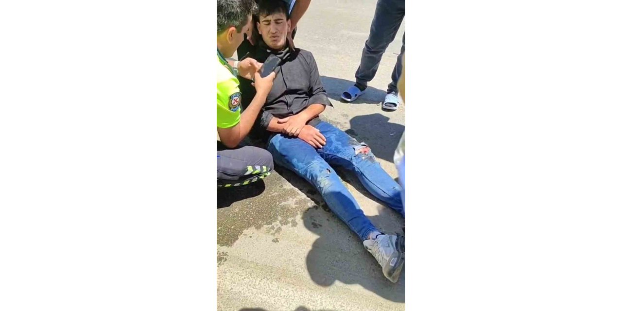Muş’ta motosiklet ile hafif ticari araç çarpıştı: 1 yaralı