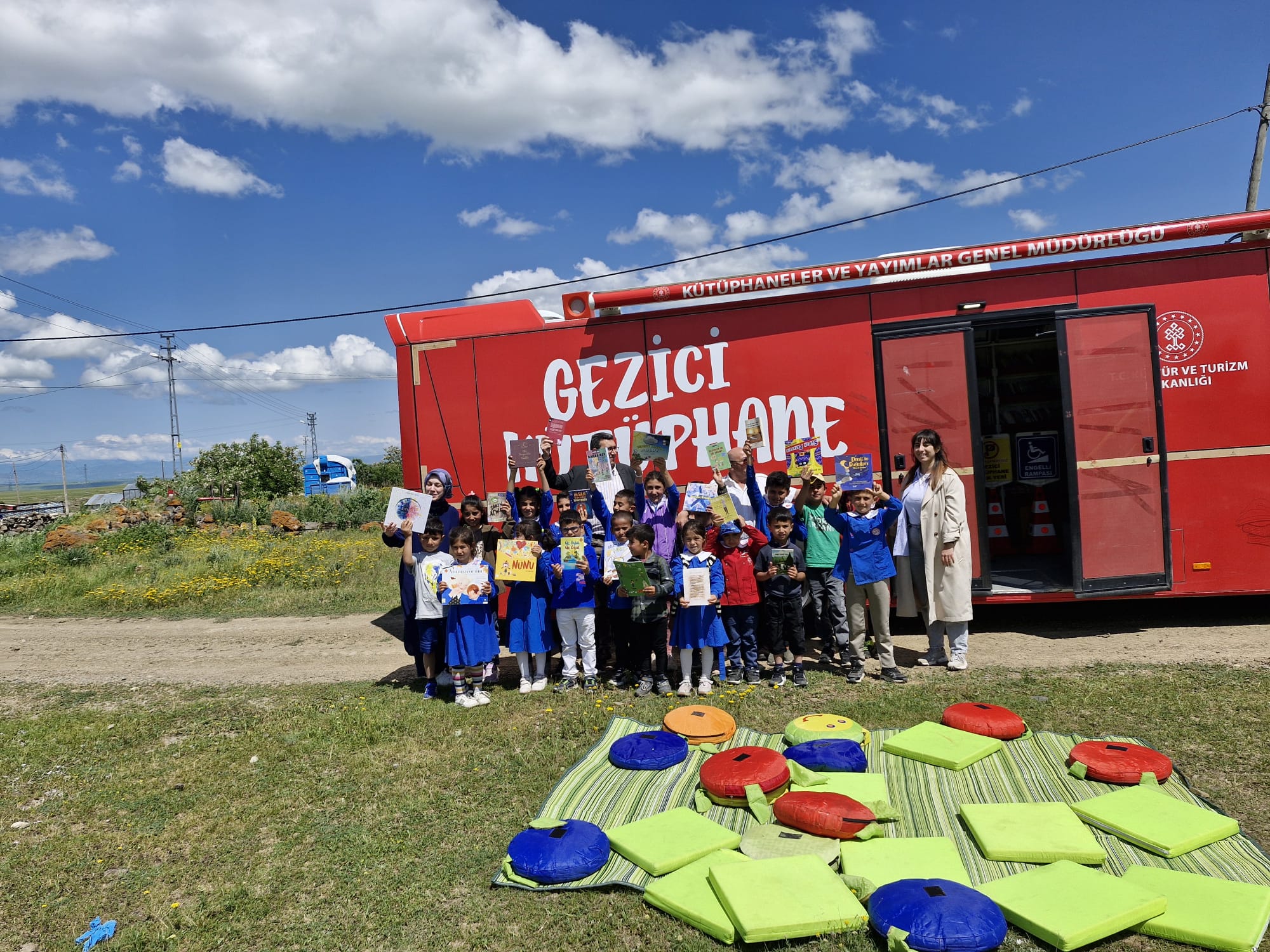 Gezici Kütüphane Kars Yollarında!