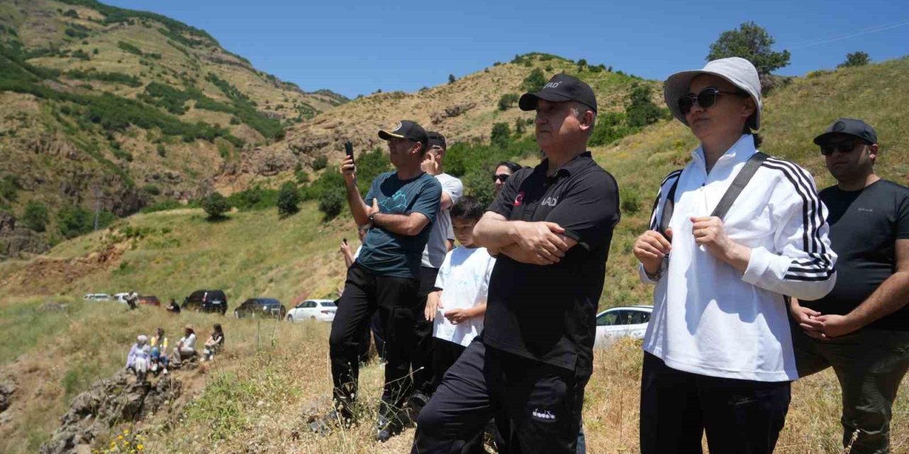 Muş Valisi Çakır ve doğa tutkunları, Muş’un doğal güzelliklerini keşfe çıktı