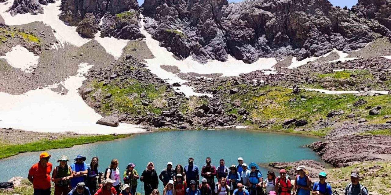 Yüksekova’nın doğası turistleri büyüledi