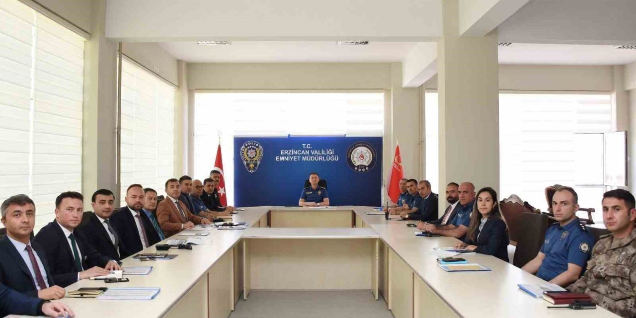 Emniyet Müdürü Baybaba, birim amirleriyle toplantı yaptı