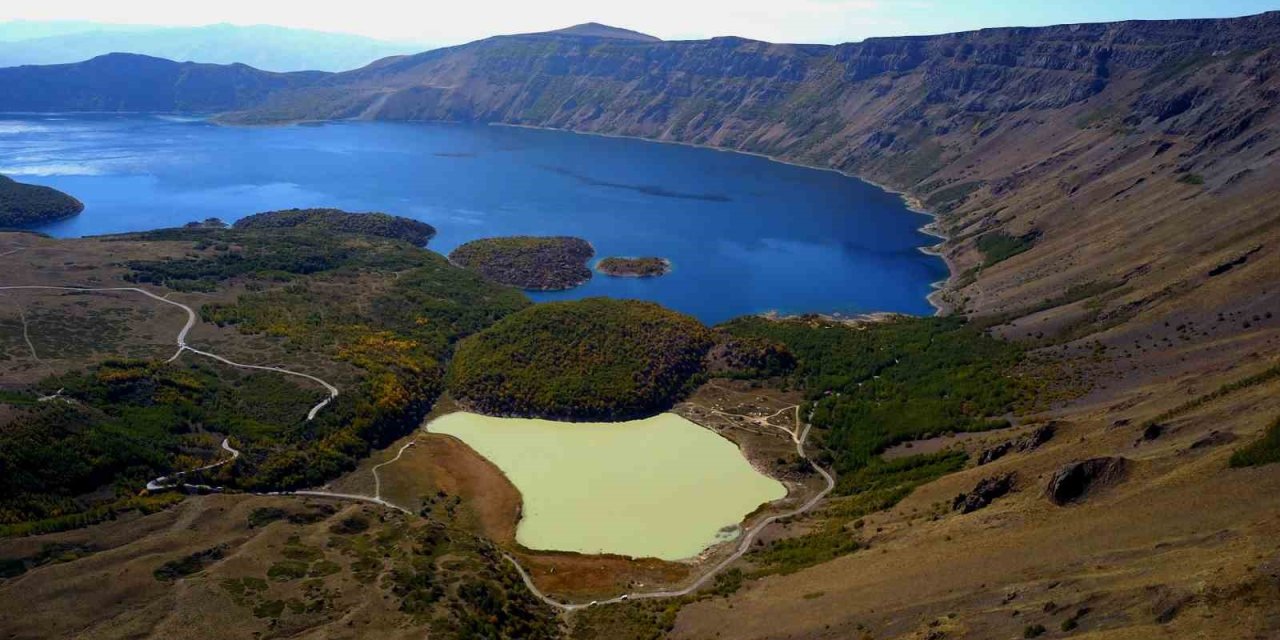 Doğanın saklı harikası Nemrut Krateri ziyaretçilerini mest ediyor