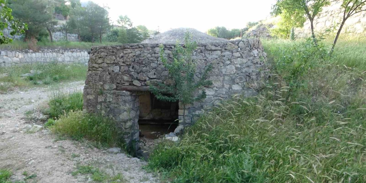 Asırlık Selçuklu çeşmeleri zamana direniyor