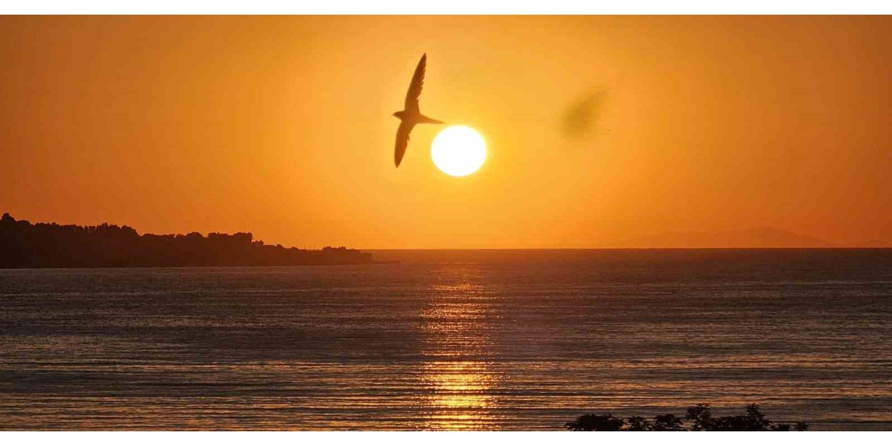 Van Gölü’nün kalbinden doğan güneş hayran bıraktı