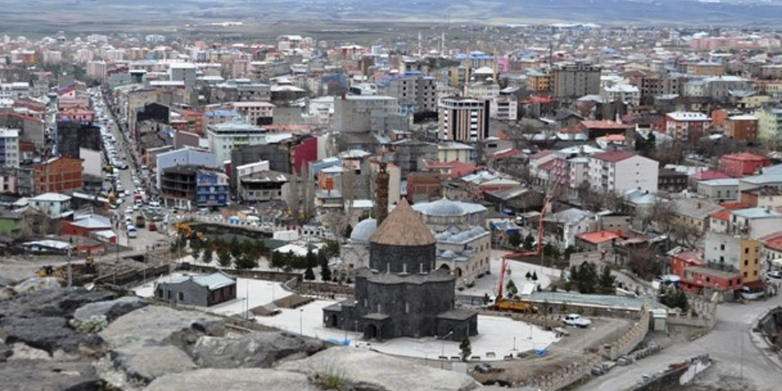 Karslı gençler doğduğu şehri terk ediyor