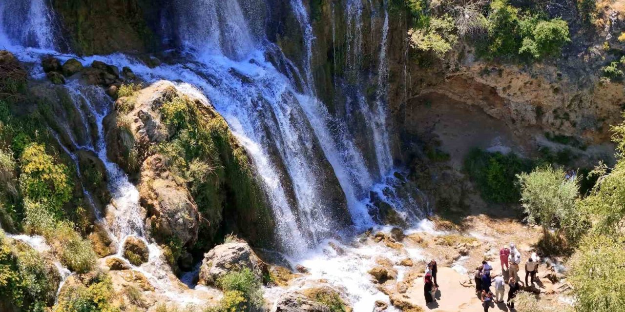 Sıcaktan bunalanların adresi: Girlevik Şelalesi