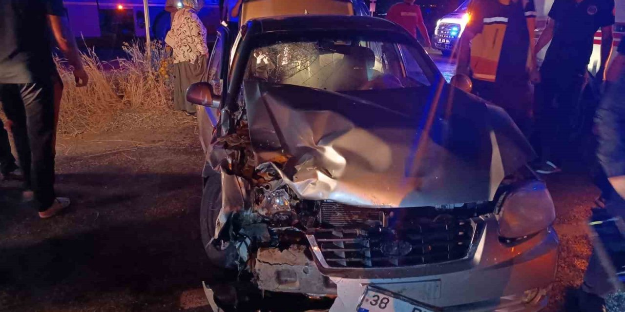 Van’da 2 otomobil çarpıştı: 9 yaralı