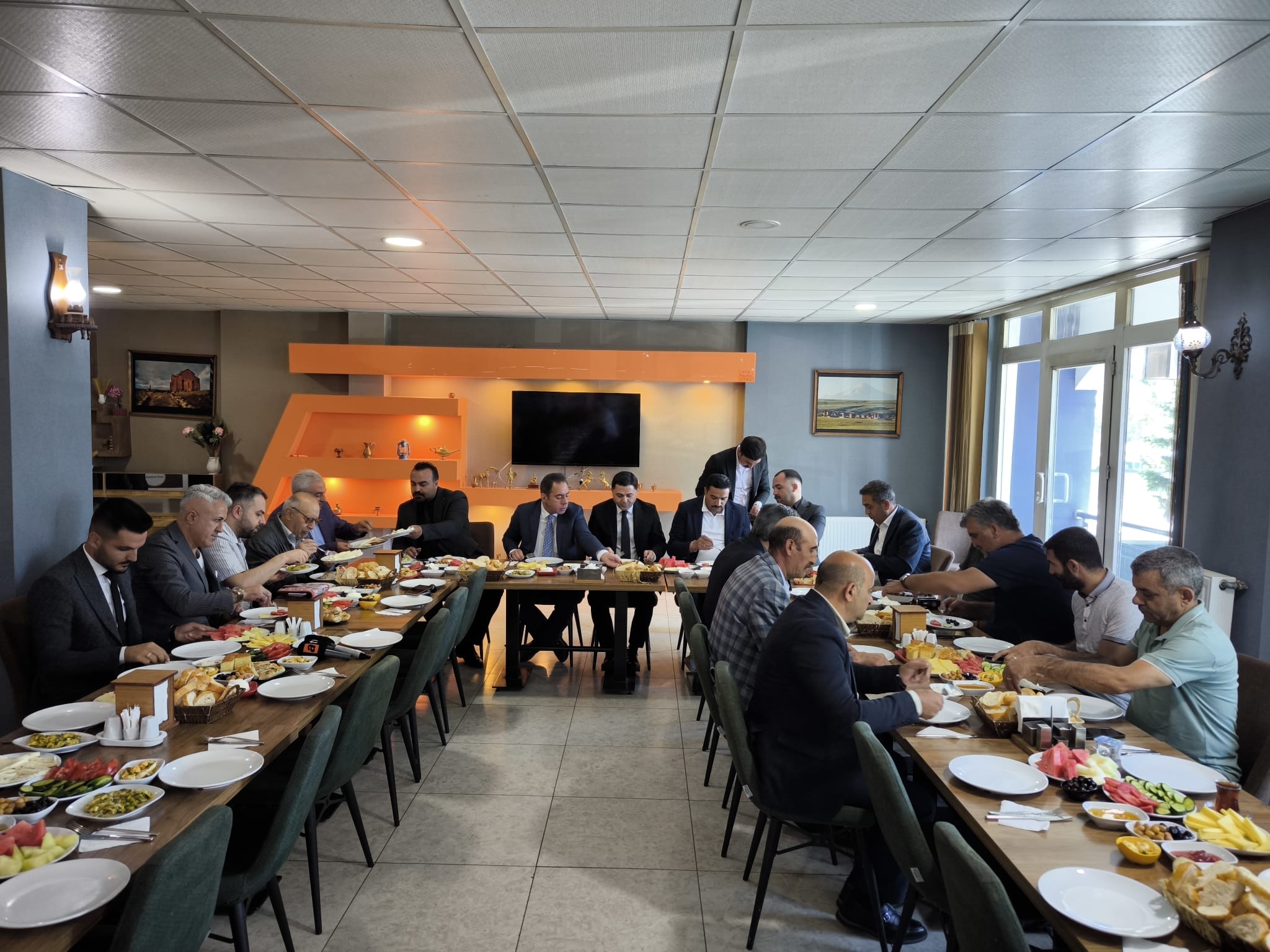 MHP ekibi basınla buluştu